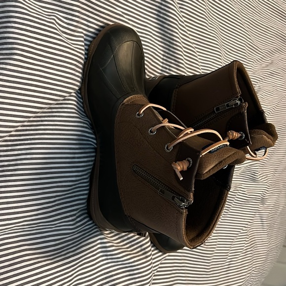 Sperry duck boots. Women’s size 8 - Picture 4 of 10